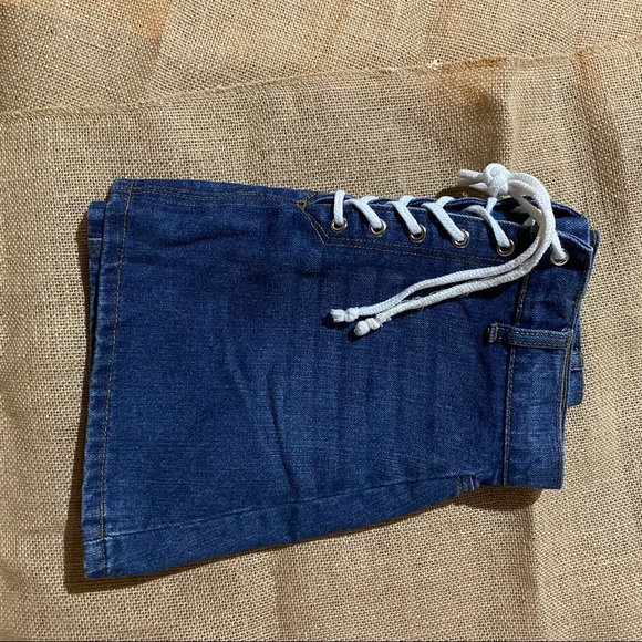 Lace up front denim miniskirt❤️ - Picture 2 of 6